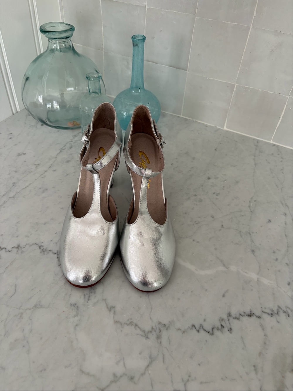 Capezio Silver Chorus NWT Leather Upper Leather Sole Size 7 - Picture 2 of 6